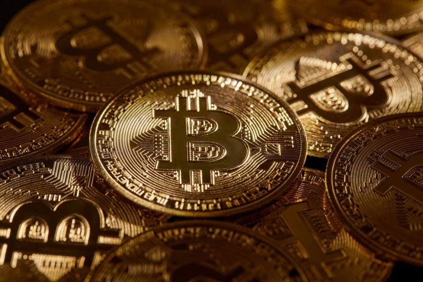 Bitcoin Above $97,500 as Crypto Rules Bill Fuels Risk Appetite