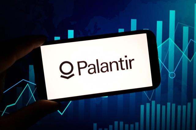 Palantir Fourth-Quarter Beat Lifts Shares As U.S. Sales Surge