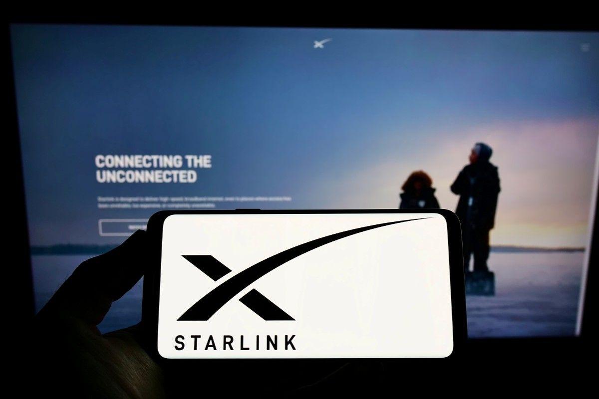 Starlink Lets Iranians Connect in Blackout, Boosting Satcom Trade