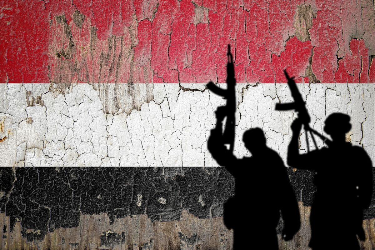 Saudi Envoy Blames Yemen Separatists for Aden Airport Shutdown