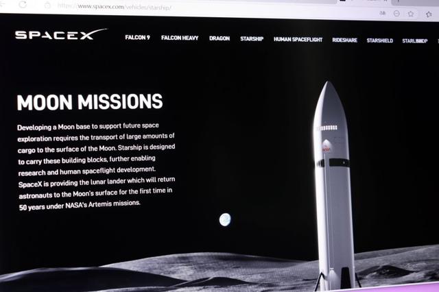 Musk Puts Moon City First, SpaceX Listing Valuation Focus Sharpens
