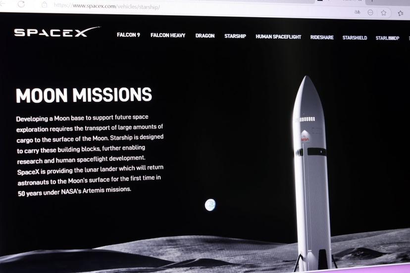 Musk Puts Moon City First, SpaceX Listing Valuation Focus Sharpens