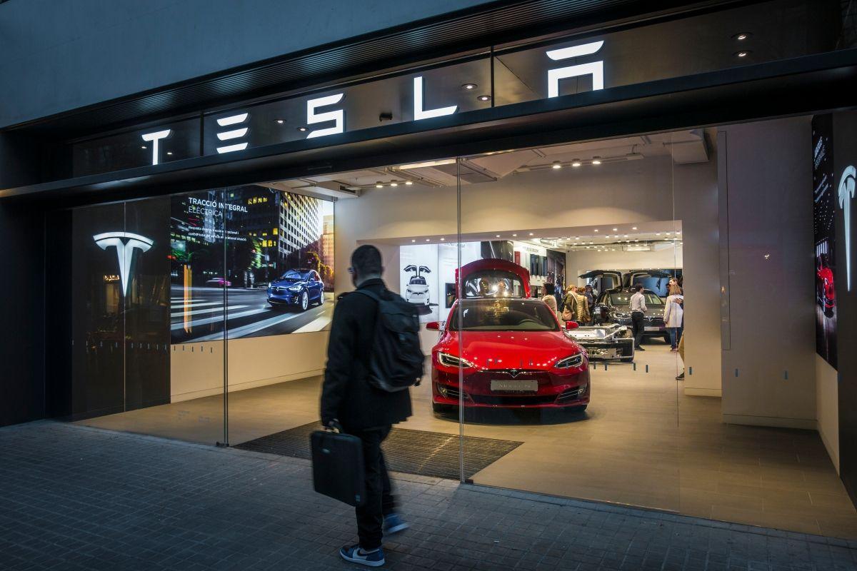 Tesla Cathode Deal Value Cut to $7,386, Jarring Korea Battery Trade