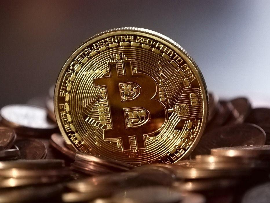 Bitcoin Rises on EU Tariff Delay, Gains 1.8% Amid Improved Risk Sentiment