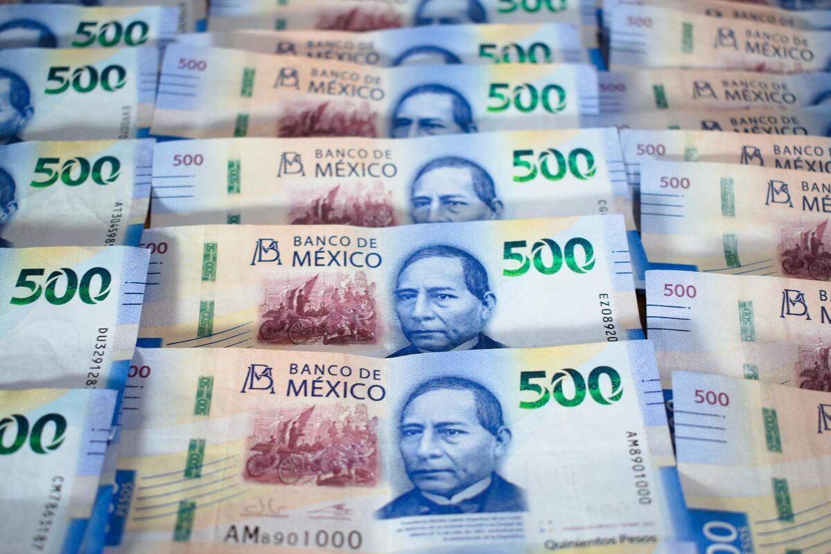 Mexican Peso Strengthens as Moody’s Downgrade Weakens the US Dollar