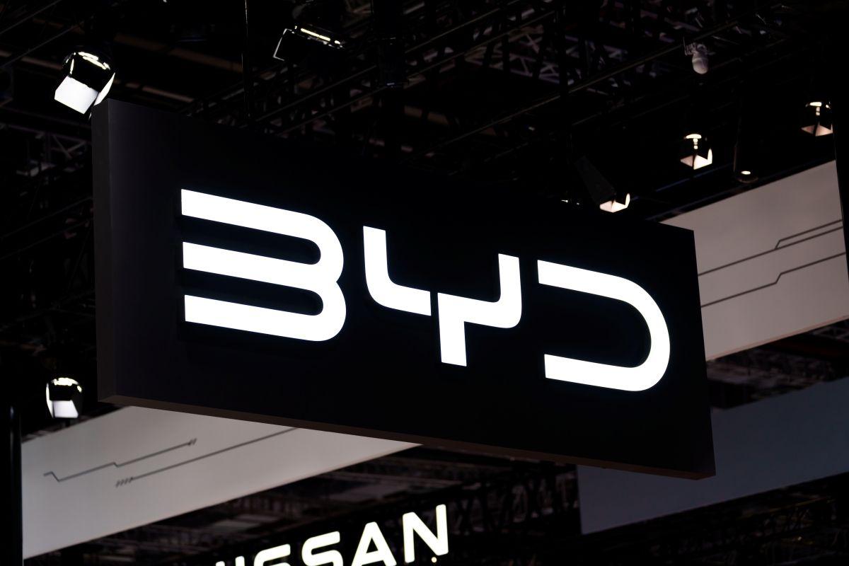BYD Overtakes Tesla as Top EV Seller, Shifting Auto Stocks