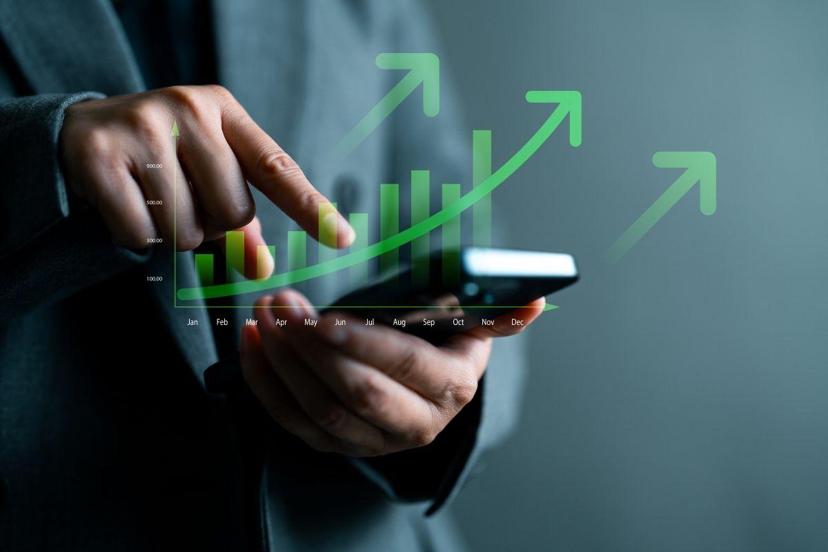 IonQ Hits $130M Revenue Milestone, Quantum Stock Volatility Rises