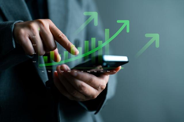 IonQ Hits $130M Revenue Milestone, Quantum Stock Volatility Rises