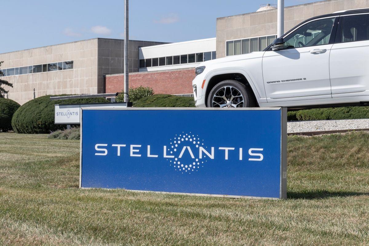 Stellantis Posts €22B Loss, Reset Plan Puts 2026 Margin Focus